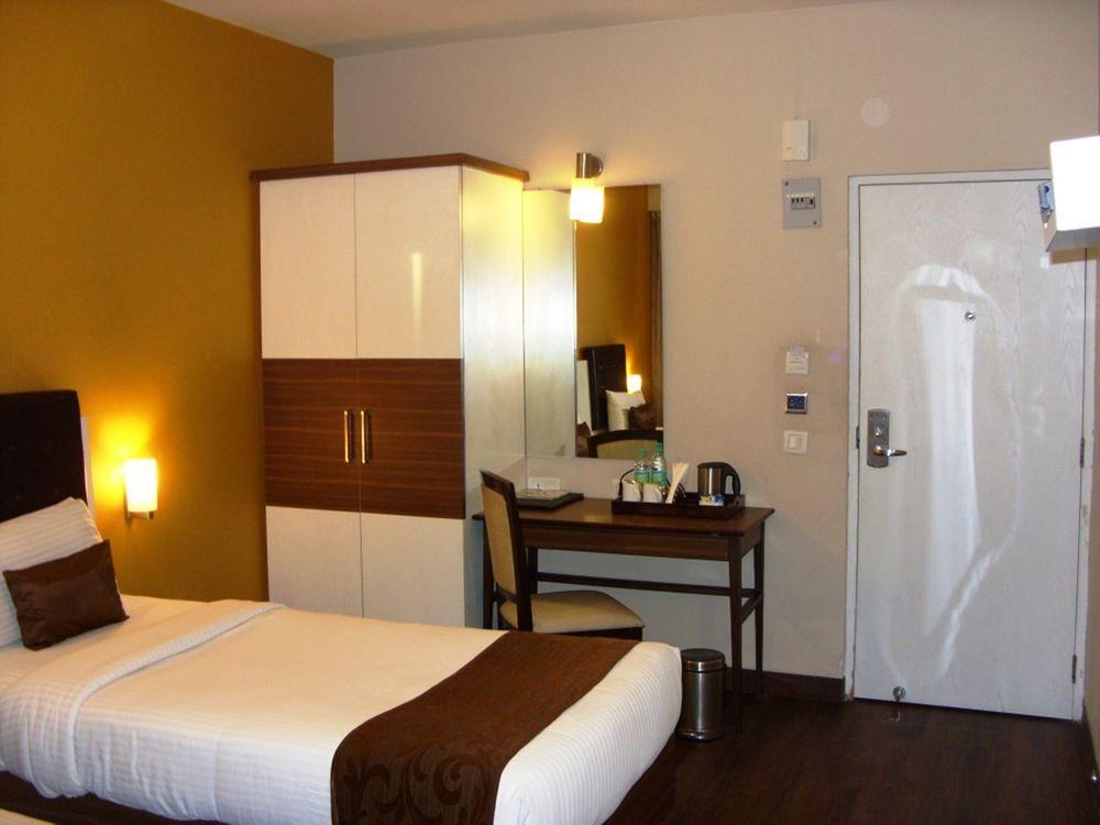 Mango Hotels, Samed Agra Agra  Ngoại thất bức ảnh