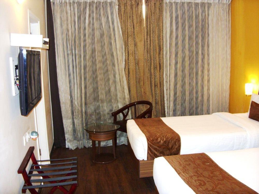 Mango Hotels, Samed Agra Agra  Ngoại thất bức ảnh
